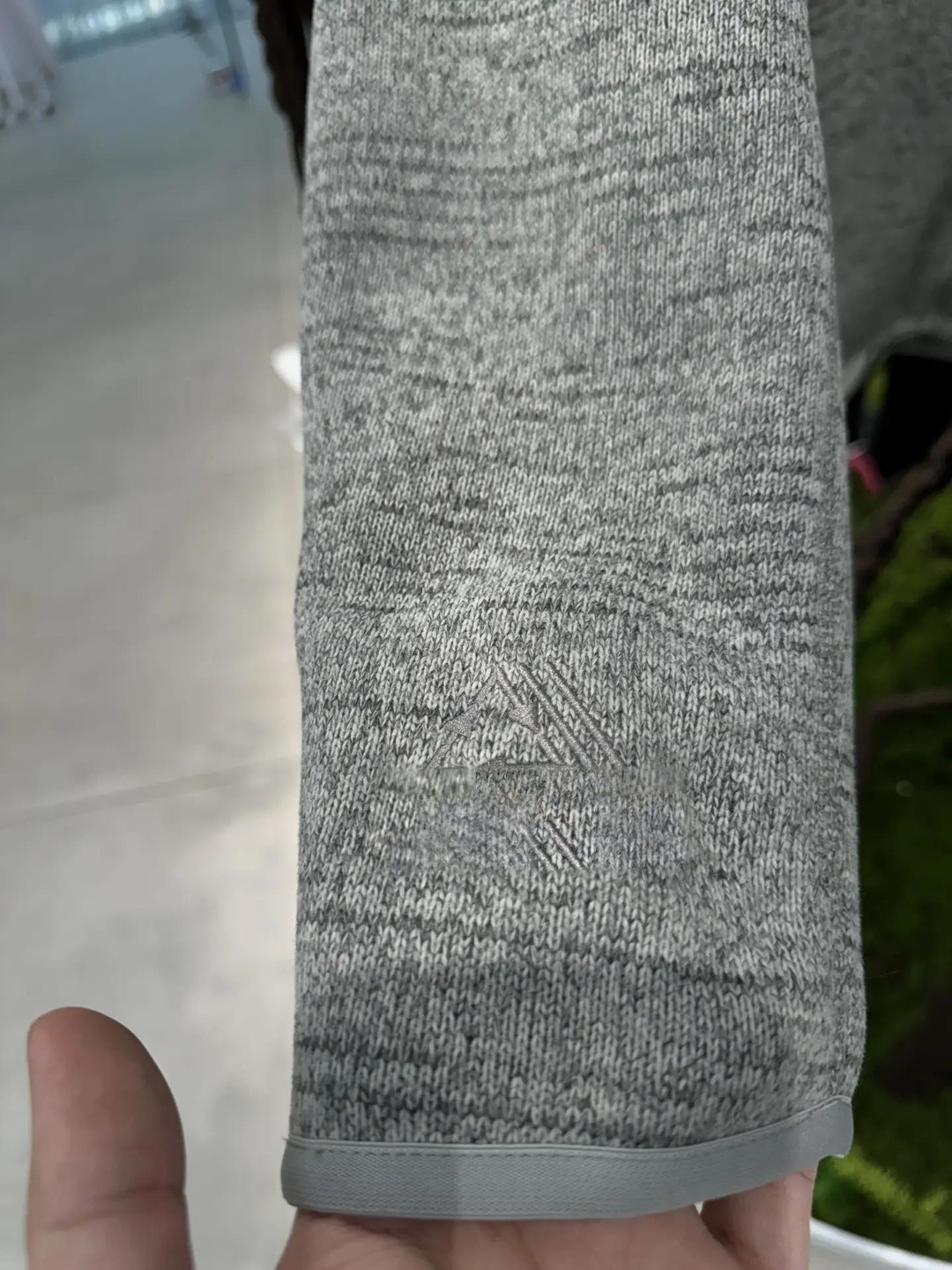 安踏Polartec抓绒衣:冬季保暖首选,高性价比之选